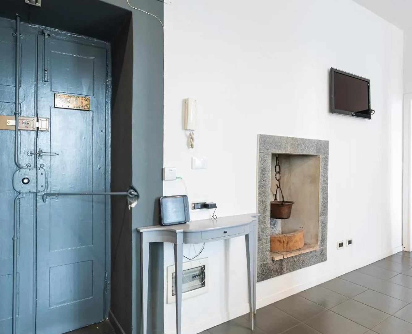Spacious Onebedroom Navigli - Mirable Pm ミラノ 0*,  イタリア